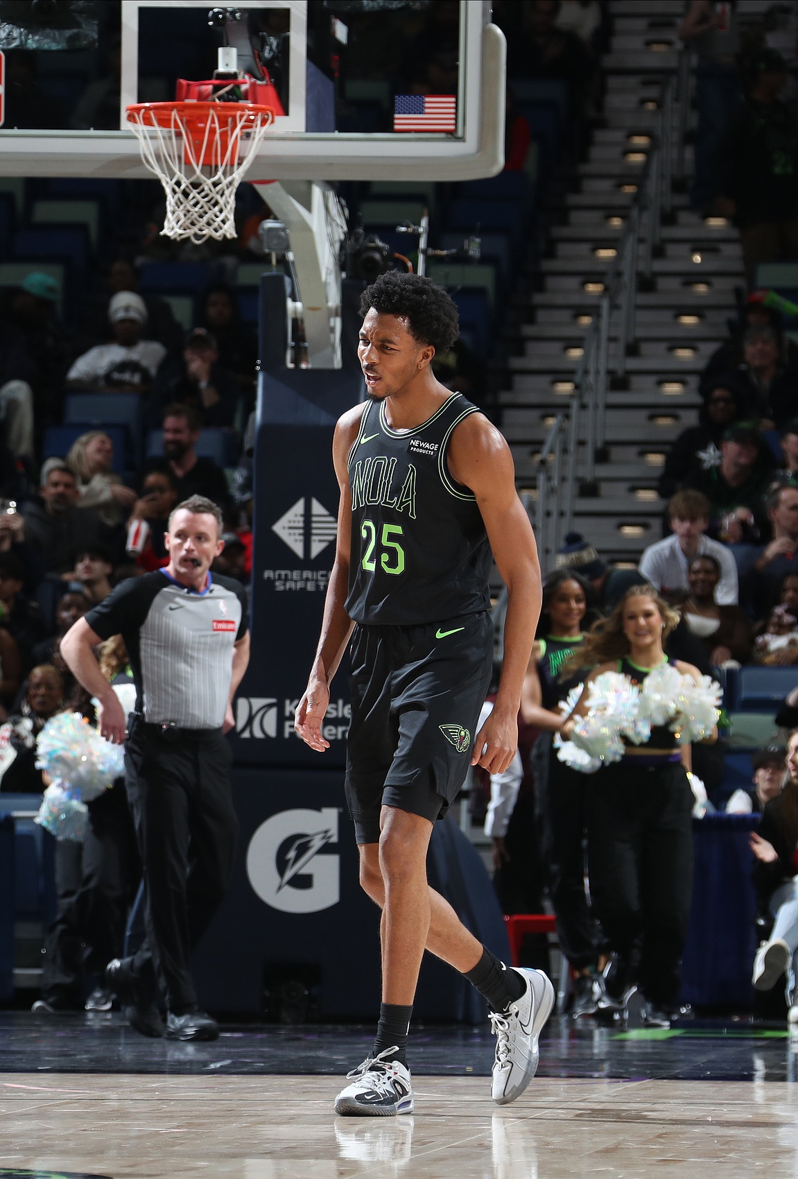 xingkong-太稳了！墨菲12中8&amp;5记三分拿下28分7板3助3断 首节独得14分