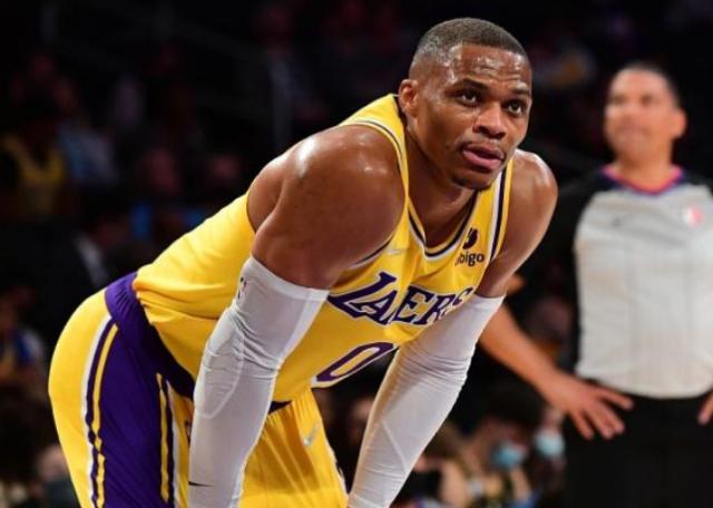 星空体育链接-韦少季前赛发挥糟糕 某高管：再这样湖人会交易他